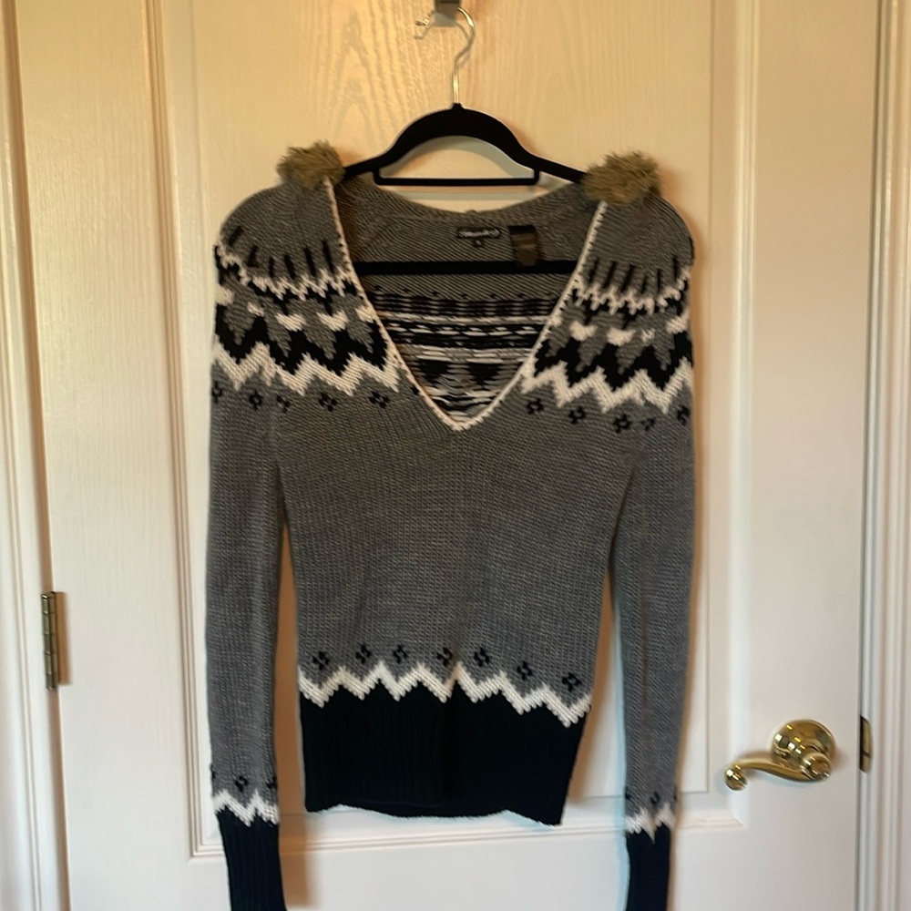 Vintage Y2K Mandee v neck sweater fur lined hood